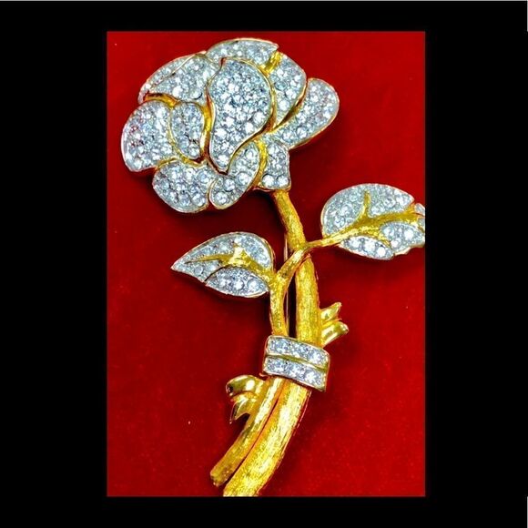Nolan Miller Signed Large Rhinestone Rose Brooch - Picture 5 of 8